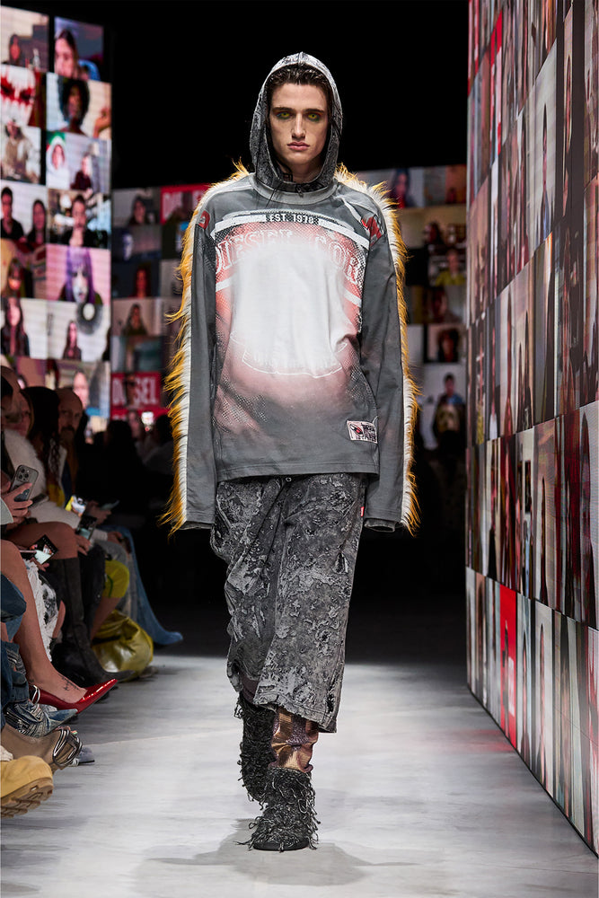 Long-Sleeve T-Shirt With Fuzzy Trims (5)