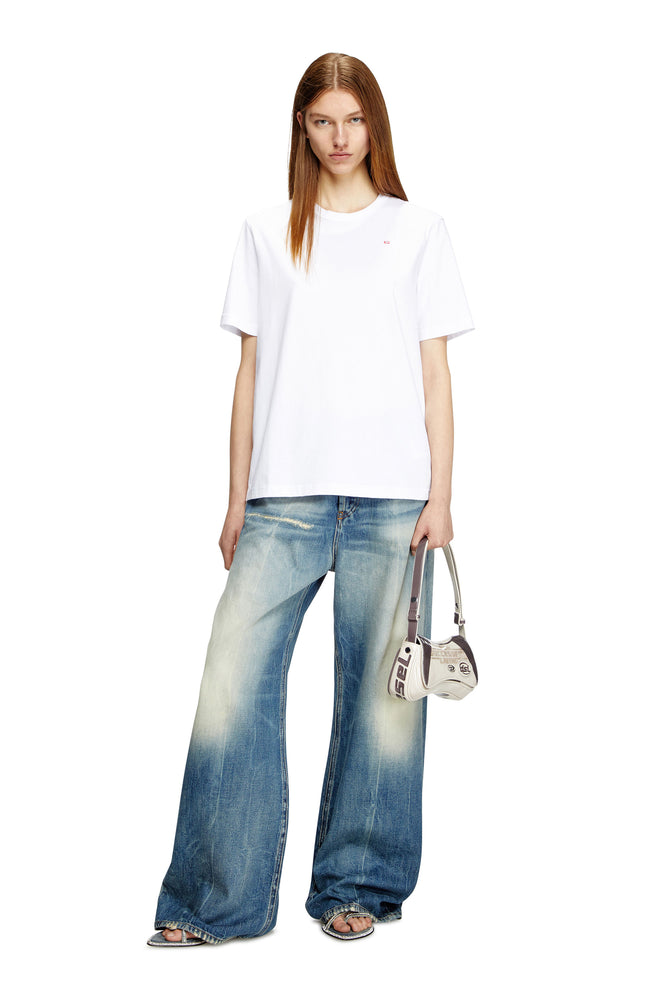 T-shirt with micro-embroidered logo (4)