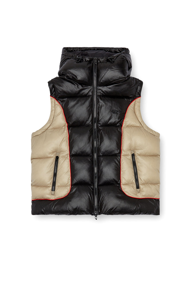 Hooded puffer vest in shiny ripstop (4)