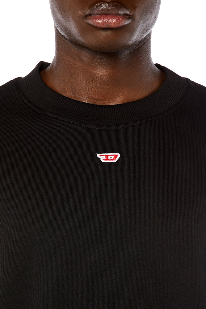 Sweatshirt with D logo patch (2)
