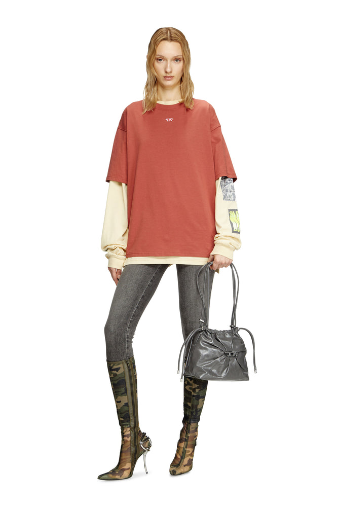 T-shirt with embroidered D patch (4)