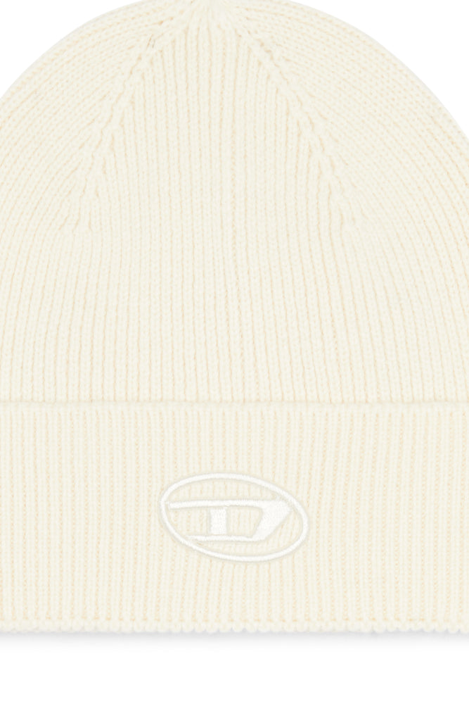 Ribbed beanie with D embroidery (2)