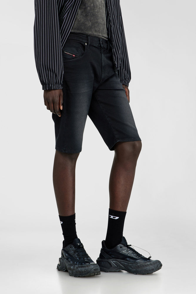 Slim shorts in coloured denim (2)