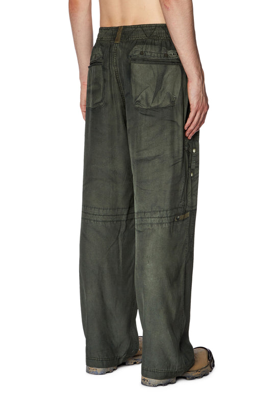 Trompe l'oeil trousers with military print (1)