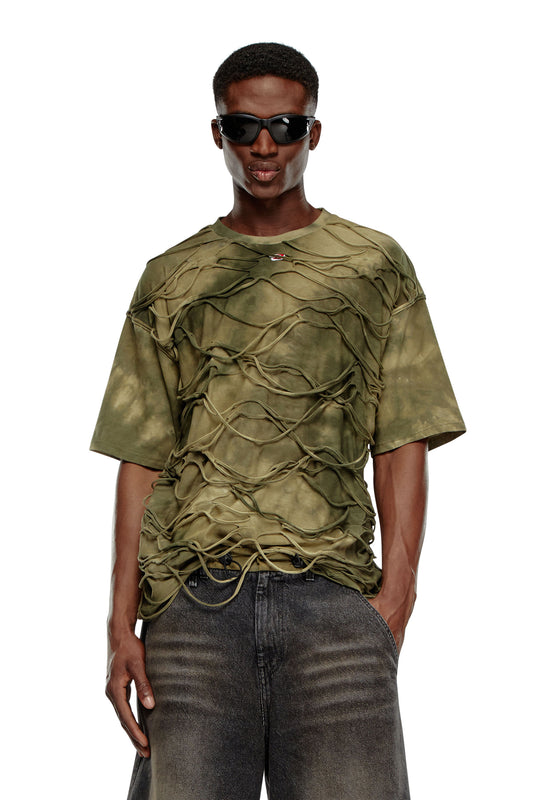 T-shirt with floating strands