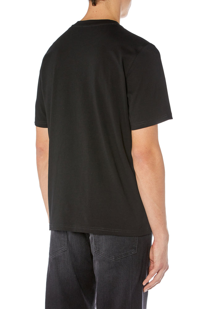 T-shirt with crest patch (1)