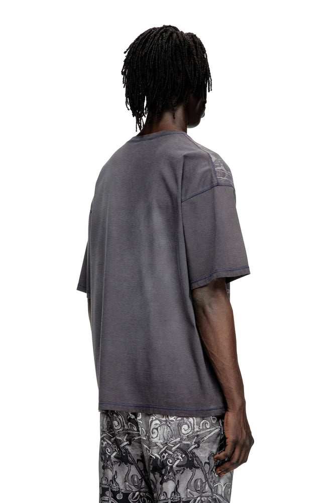 T-shirt with tonal medieval print (1)
