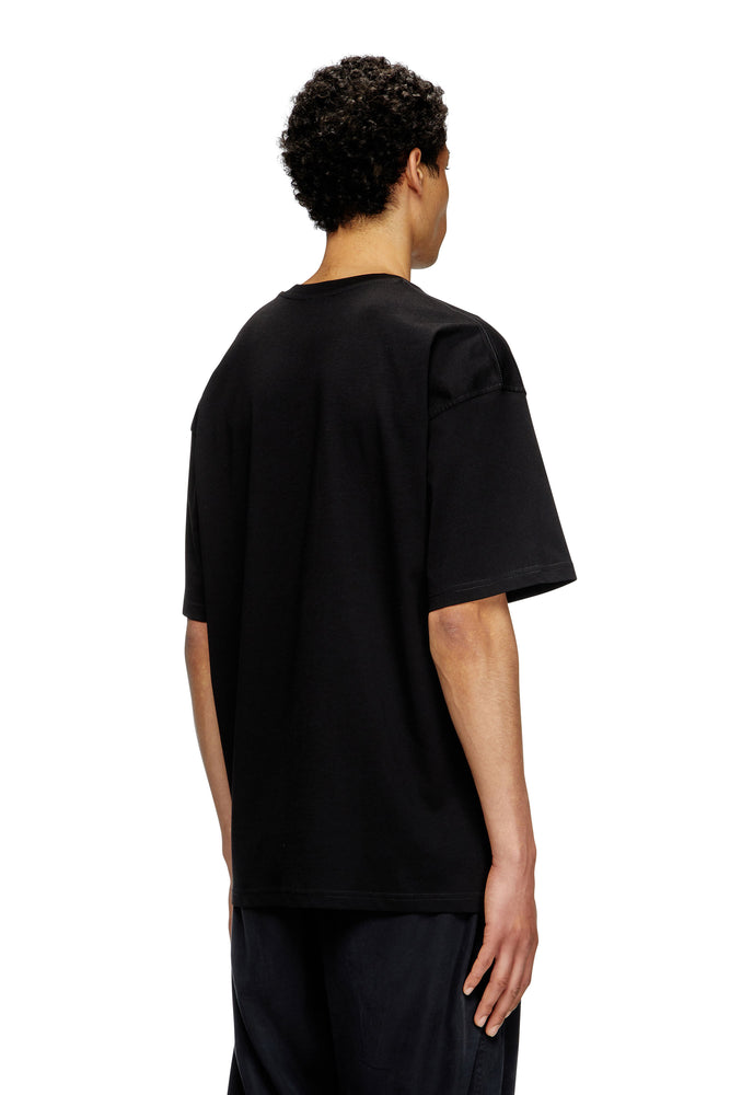 T-shirt with spray-effect print (1)