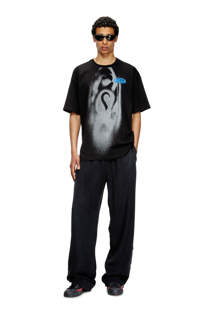 T-shirt with spray-effect print (2)
