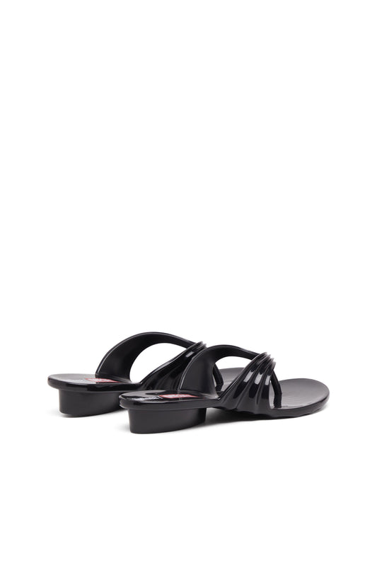 Sculptural flip-flops in Melflex® (2)