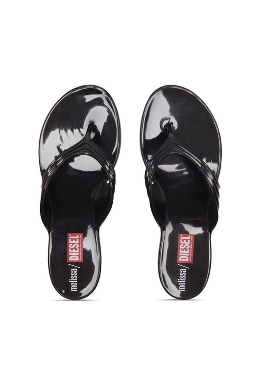 Sculptural flip-flops in Melflex® (4)