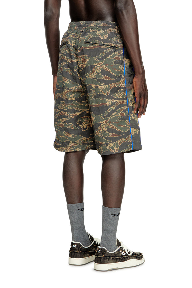 Cargo shorts with mixed camo prints (1)