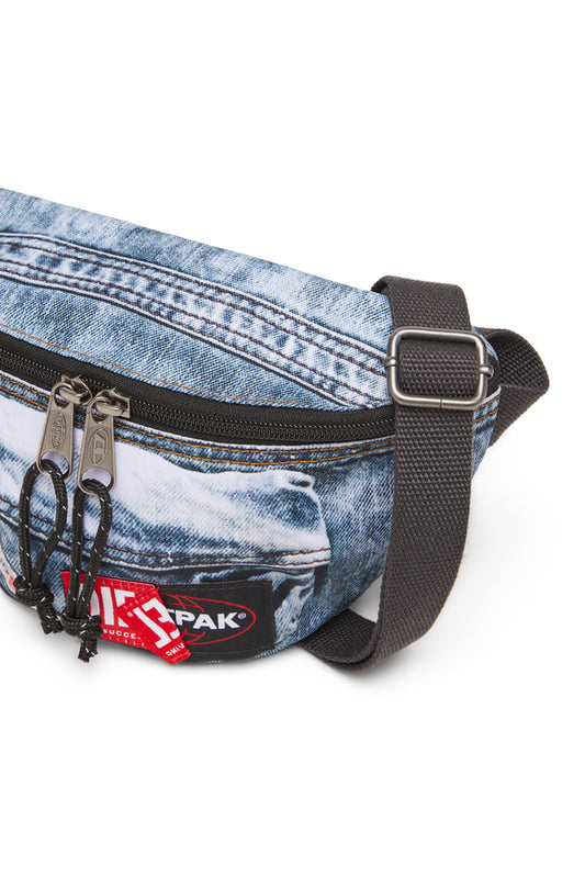 Belt bag in trompe l'oeil denim (3)