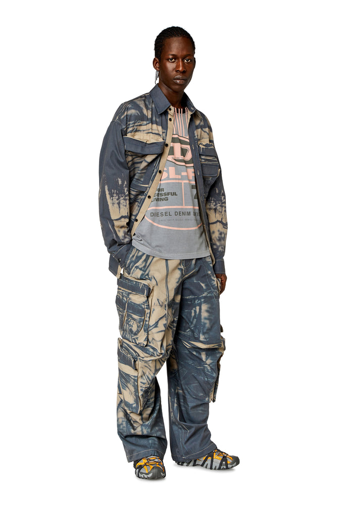Cargo pants with creased-effect print (3)