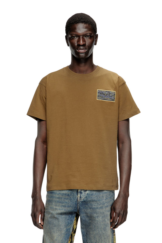 T-shirt with camo logo patch