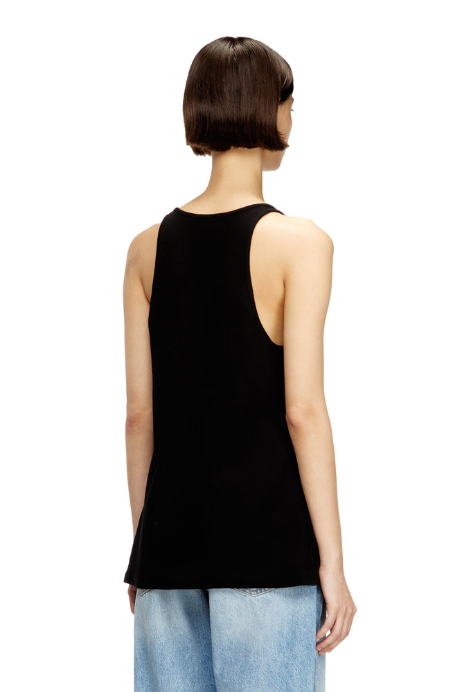 Ribbed tank with Oval D (1)
