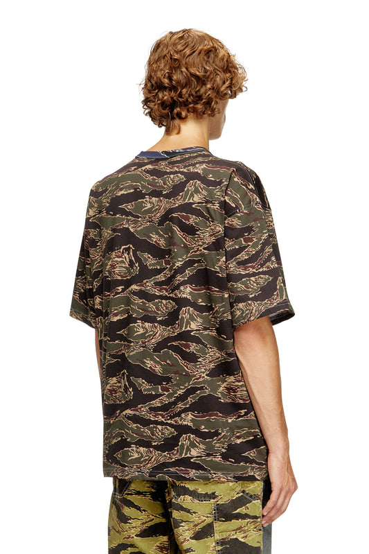 Camo T-shirt with camo logo (1)
