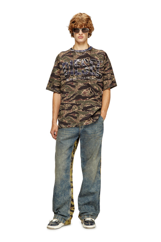 Camo T-shirt with camo logo (2)