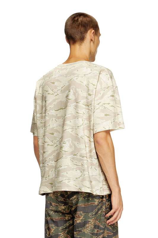 Camo T-shirt with eagle print (1)