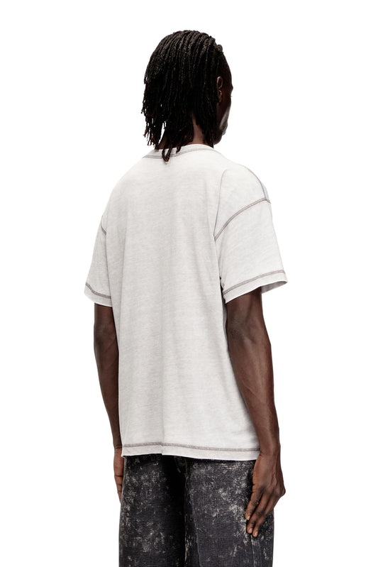 Regular T-shirt with print and studs (1)