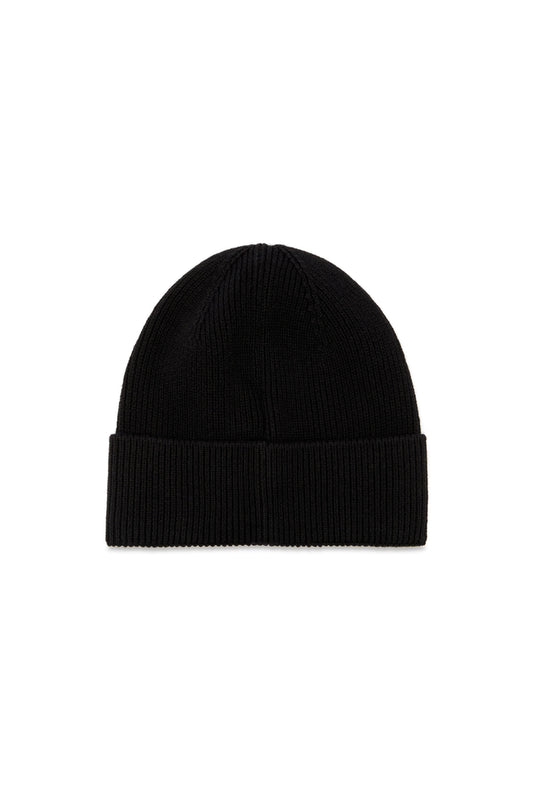 Ribbed beanie with D embroidery (1)