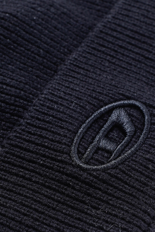 Ribbed beanie with D embroidery (2)