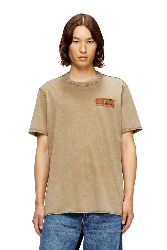 Acid-wash T-shirt with raw edges
