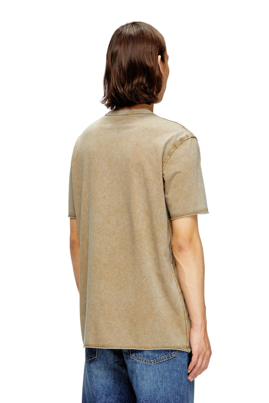 Acid-wash T-shirt with raw edges (1)