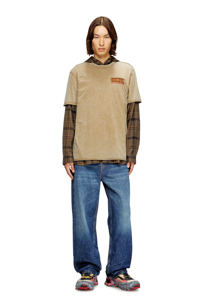 Acid-wash T-shirt with raw edges (2)
