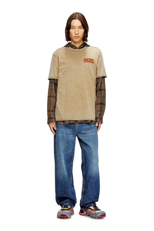 Acid-wash T-shirt with raw edges (2)