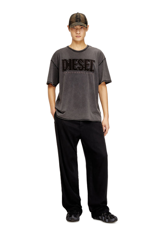T-shirt with appliqué logo and raw edge (2)