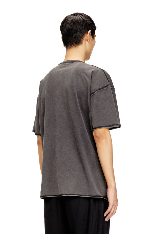 T-shirt with appliqué logo and raw edge (1)