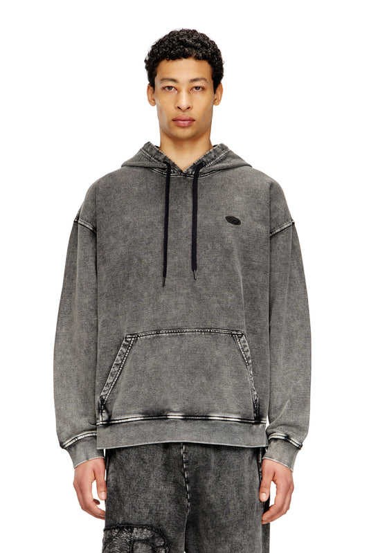 Hoodie with raw-cut back patch