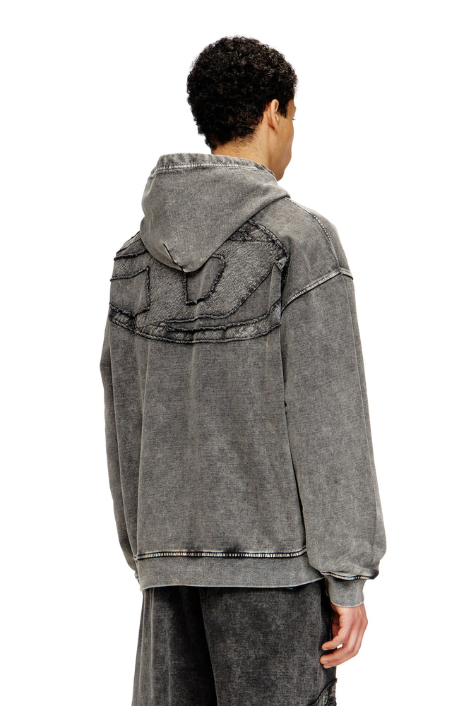 Hoodie with raw-cut back patch (1)