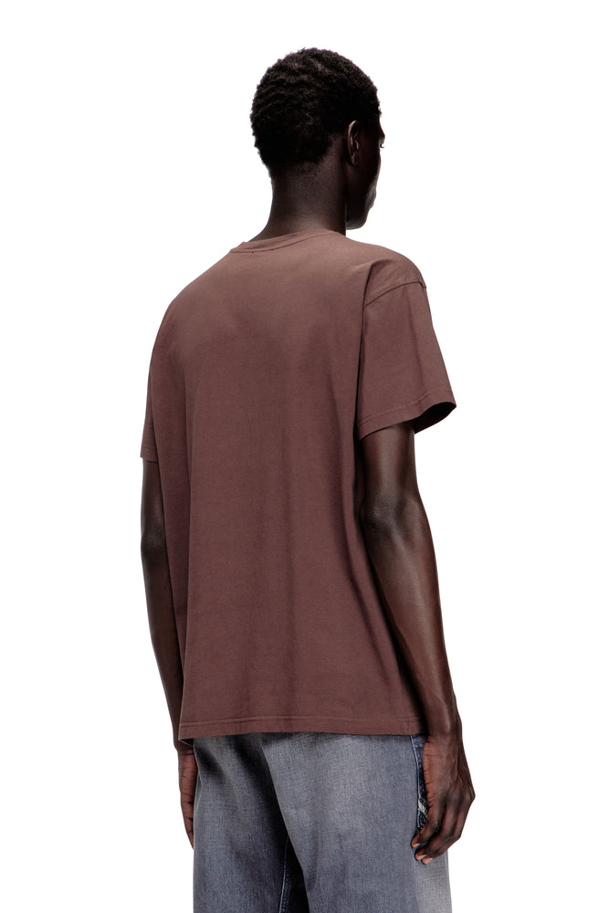 Regular T-shirt with D appliqué (1)