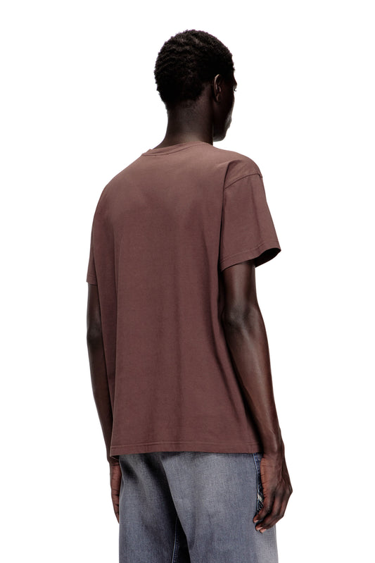 Regular T-shirt with D appliqué (1)