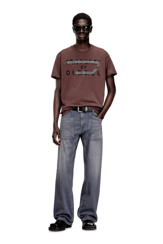 Regular T-shirt with D appliqué (2)