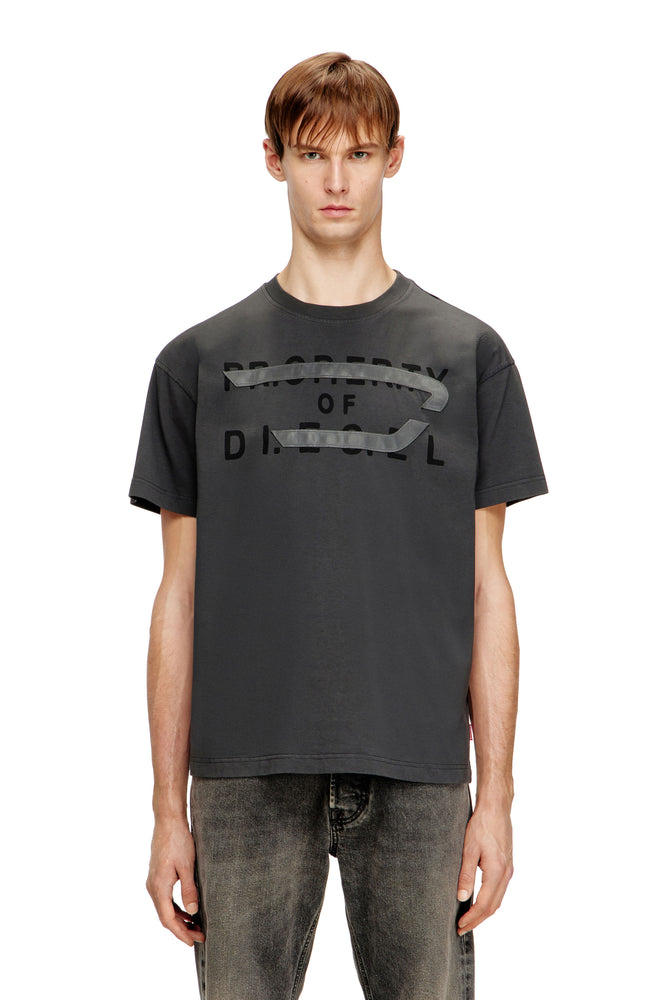 Regular T-shirt with D appliqué