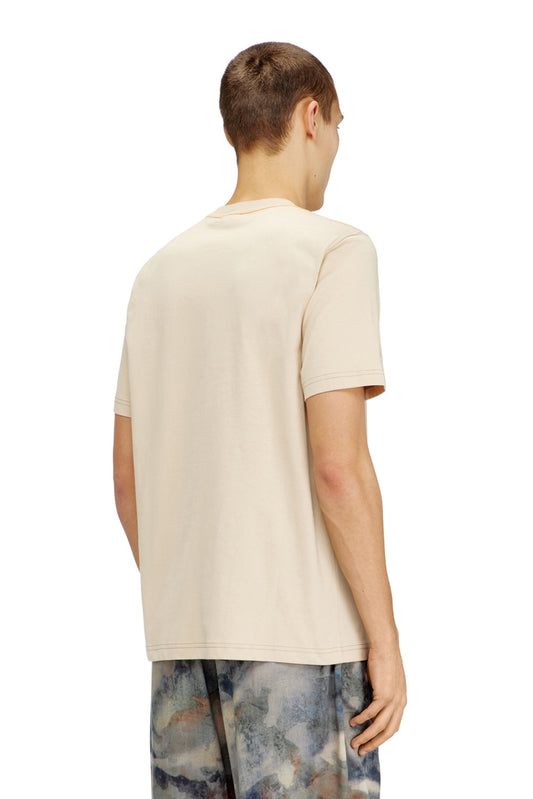 T-shirt with camouflage patch (1)