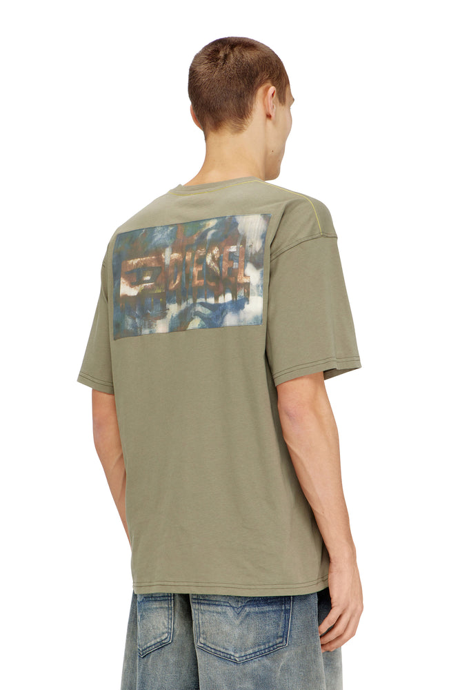 Relaxed T-shirt with back camo print (1)
