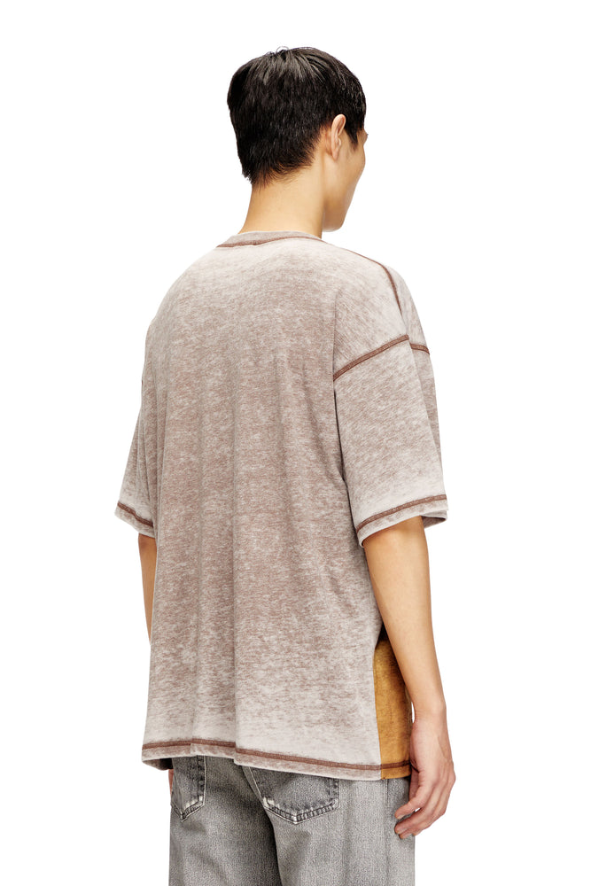 Relaxed T-shirt with print and studs (1)