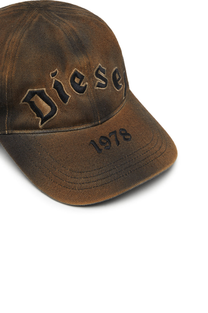Cotton twill baseball cap with lived-in effect (2)