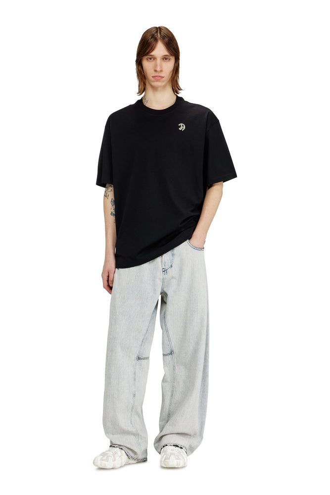T-shirt with logo patch and graphic print (2)