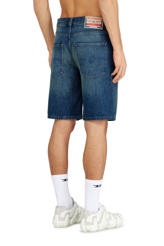 Denim shorts with a clean look (1)