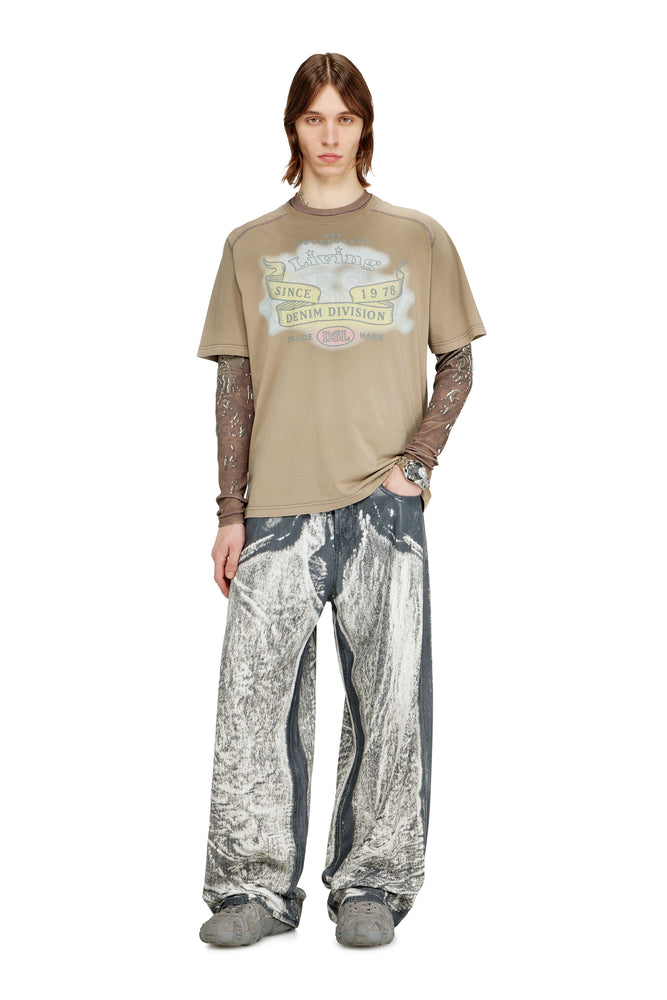 T-shirt with logo graphic (3)