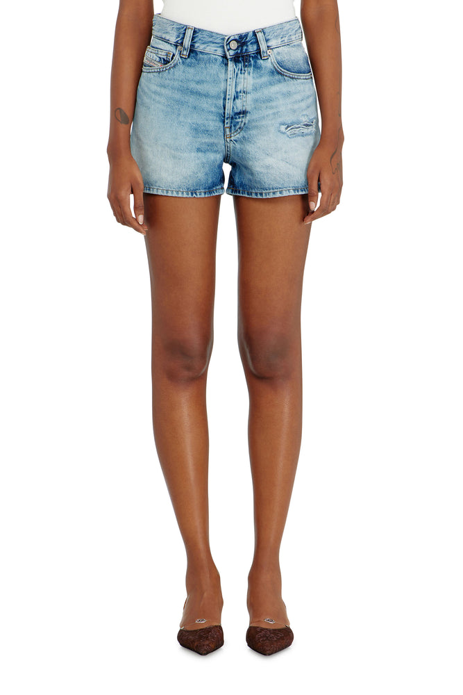 Shorts in fluid denim with abrasions