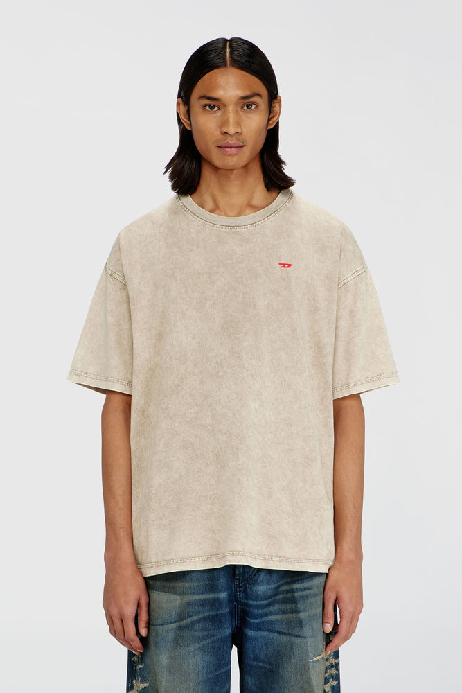 Cotton T-shirt with treated effect
