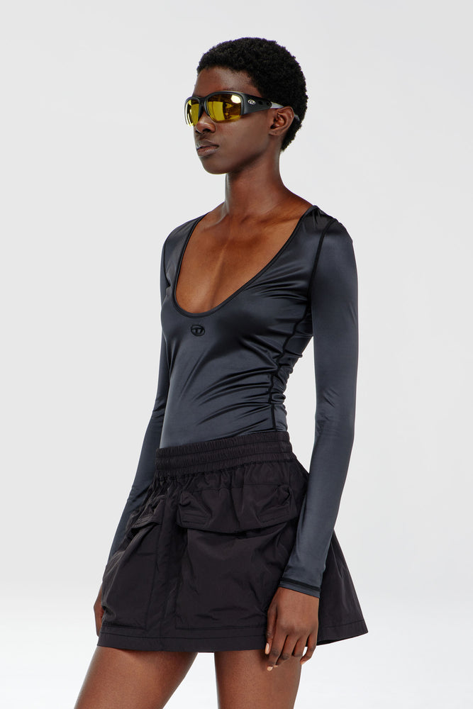 Nylon slim top scoop neck with Logo Oval D embroidery