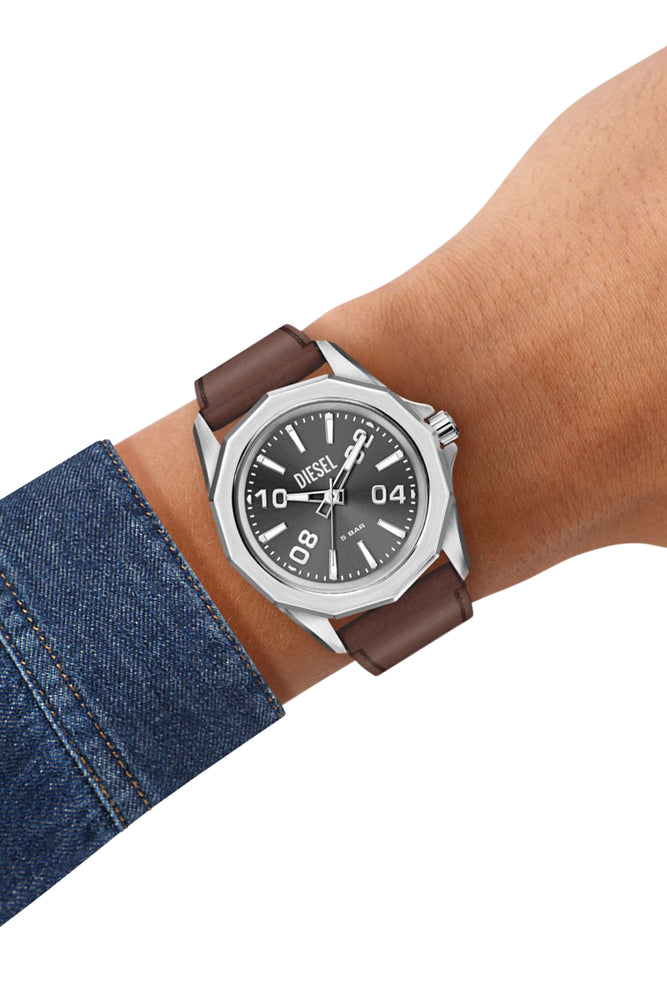 Stinger Three-Hand Brown Leather Watch (6)
