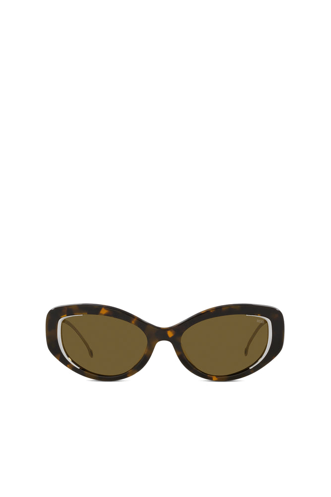 Cat-eye style sunglasses